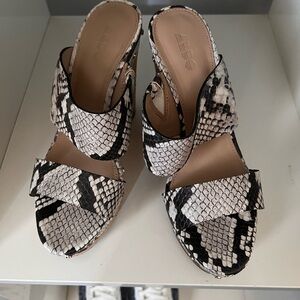 Aldo size 6 platform